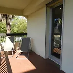 2 Pieces Avec Terrasse Et Parking Au Lavandou - Fr-1-251-894