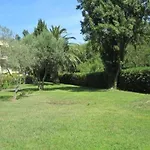 2 Pieces Avec Terrasse Et Parking Au Lavandou - Fr-1-251-894 *