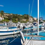 2 Pieces Avec Terrasse Et Parking Au Lavandou - Fr-1-251-894 Le Lavandou