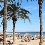 2 Pieces Avec Terrasse Et Parking Au Lavandou - Fr-1-251-894 Lägenhet *