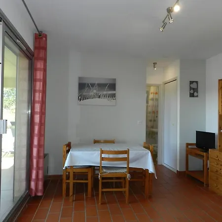 Apartament 2 Pieces Avec Terrasse Et Parking Au Lavandou - Fr-1-251-894 *