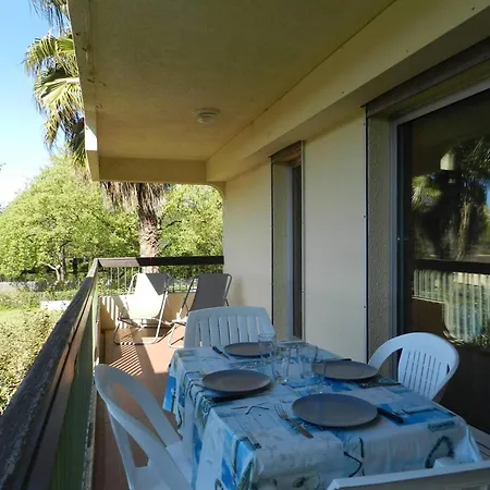 2 Pieces Avec Terrasse Et Parking Au Lavandou - Fr-1-251-894 Appartement *