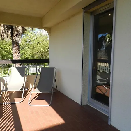 2 Pieces Avec Terrasse Et Parking Au Lavandou - Fr-1-251-894