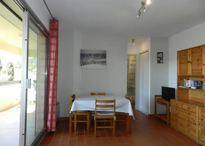 Lägenhet 2 Pieces Avec Terrasse Et Parking Au Lavandou - Fr-1-251-894 *