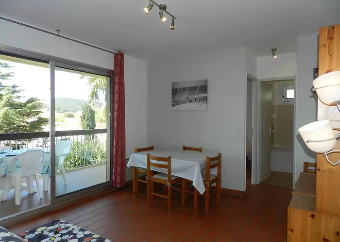 Apartament 2 Pieces Avec Terrasse Et Parking Au Lavandou - Fr-1-251-894 *