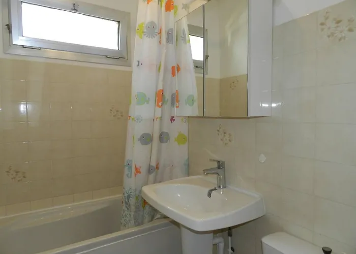 Lägenhet 2 Pieces Avec Terrasse Et Parking Au Lavandou - Fr-1-251-894 *