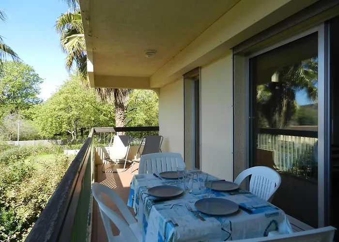 2 Pieces Avec Terrasse Et Parking Au Lavandou - Fr-1-251-894 Apartment *