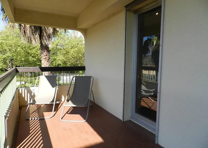 2 Pieces Avec Terrasse Et Parking Au Lavandou - Fr-1-251-894