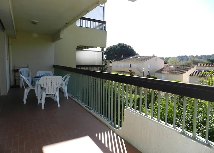 Apartment 2 Pieces Avec Terrasse Et Parking Au Lavandou - Fr-1-251-894 *