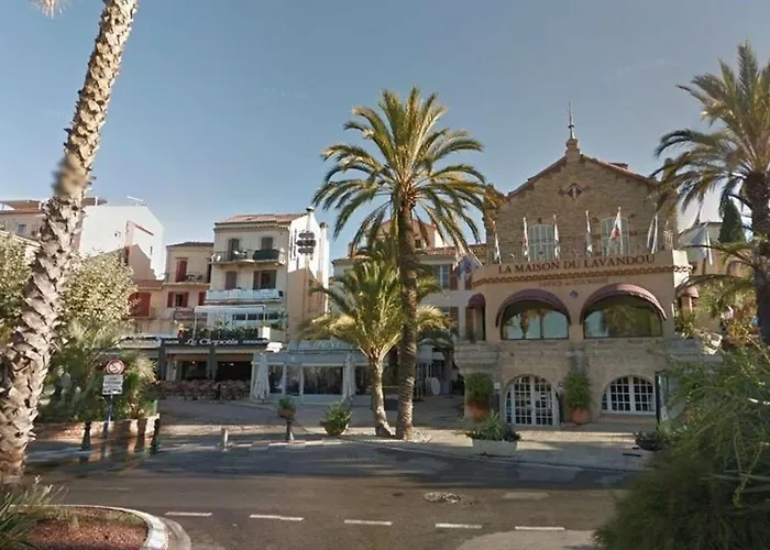 2 Pieces Avec Terrasse Et Parking Au Lavandou - Fr-1-251-894 Lägenhet